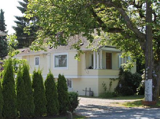 Bishop Cottage - 4328 Arthur Drive