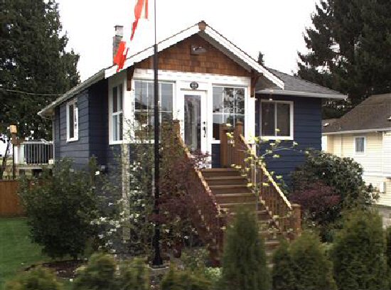 Bishop Cottage - 4338 Arthur Drive